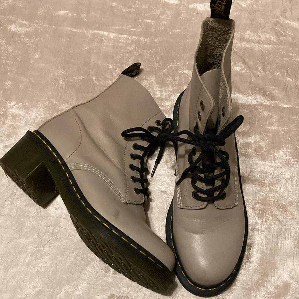 Dr Martens taupe clemency size 8